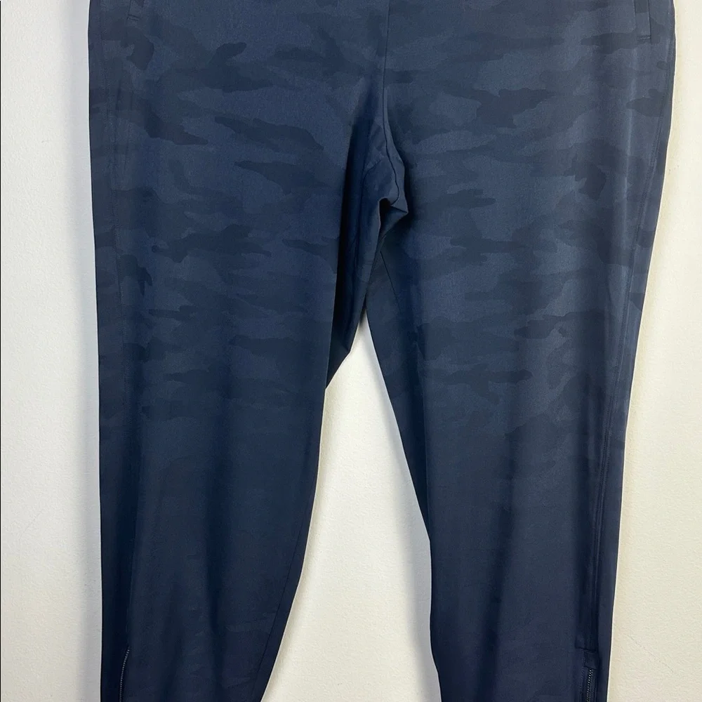 FA23 Athleta Brooklyn Heights Joggers Dress Blue Camo Travel Athleisure Pant 12 - Picture 4 of 16
